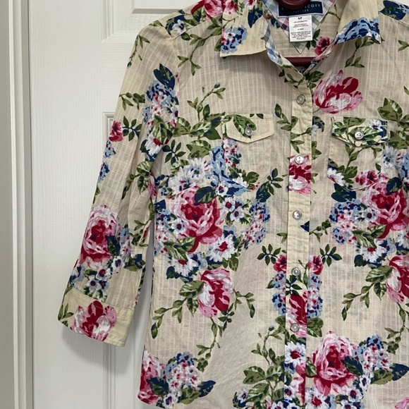 Karen Scott Petites Floral Button Up Shirt Bundle (includes 3 shirts) ✨ - Picture 14 of 16